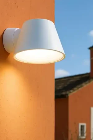 A Buon Prezzo Applique per esterni bianca orientabile moderna ip65