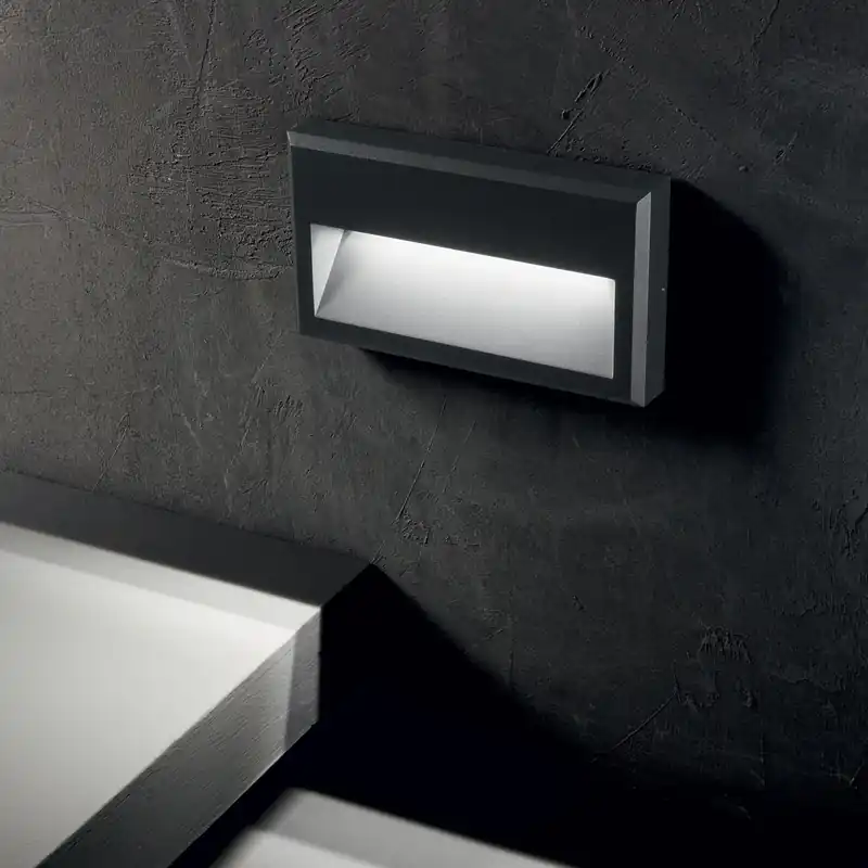 Lampada segnapassi da esterno a led con struttura in alluminio rettangolare - 6W - Lumen 600 - 3000k Luce Calda - IP65 Pagamento Sicuro
