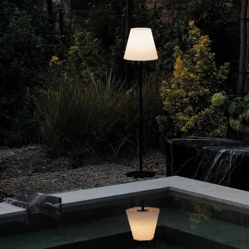 Lampada da giardino da terra alta con struttura in metallo e diffusore in PMMA - 42W - IP44 Occasione Imperdibile