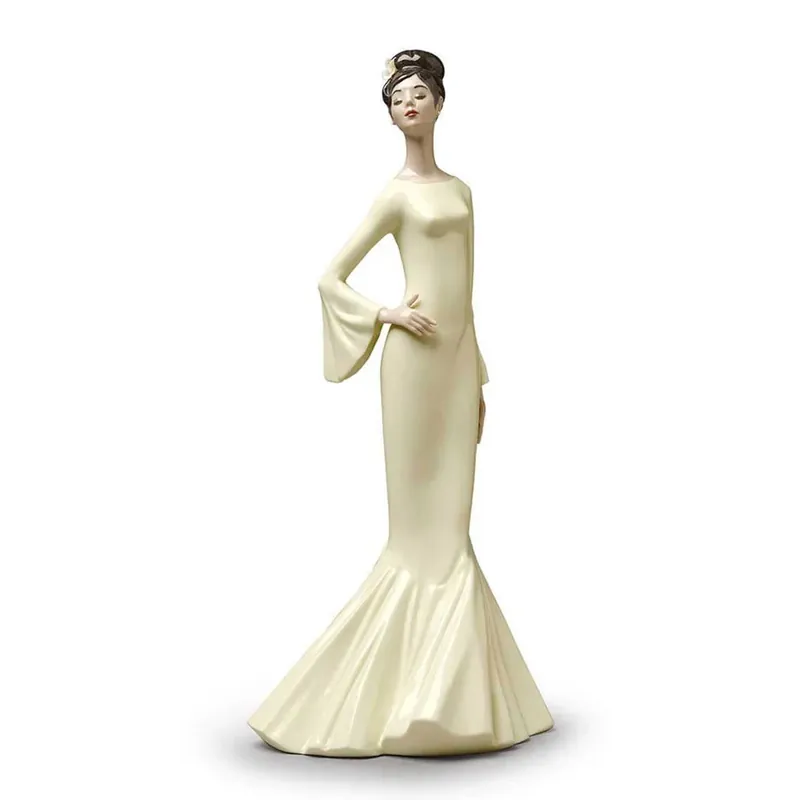 Nao Statua in Porcellana Notte di Gala H36 cm Giallo Acquista Ora