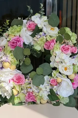Ordina Subito Fiori Di Lena Ghirlanda Con Peonie, Ortensie e Ovetti Rosa D60