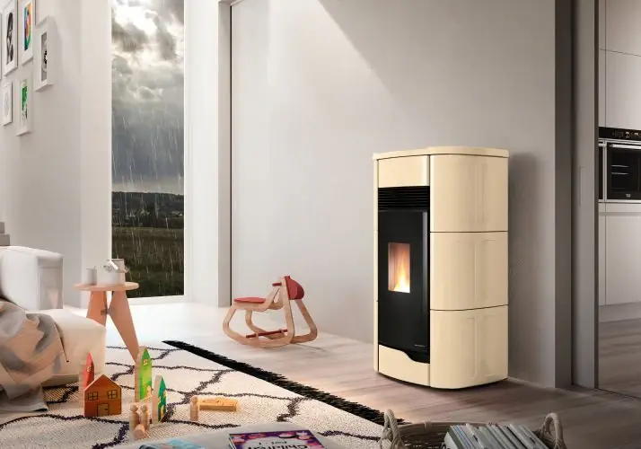 Promo Stagionale Palazzetti Anna 9 Pro 2 Stufa ermetica A Pellet ad aria 9kw Con Rivestimento in ceramica Crema