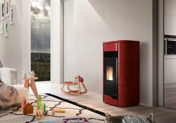 Palazzetti Anna 9 Stufa ermetica A Pellet ad aria 9kw Con Rivestimento in ceramica Rosso bordeaux Offerta