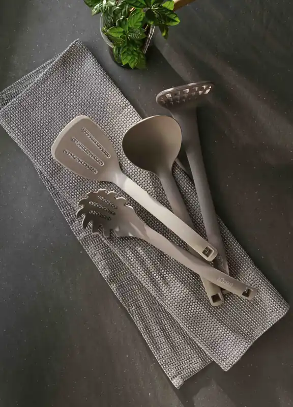 Compra Online Set utensili da cucina in plastica